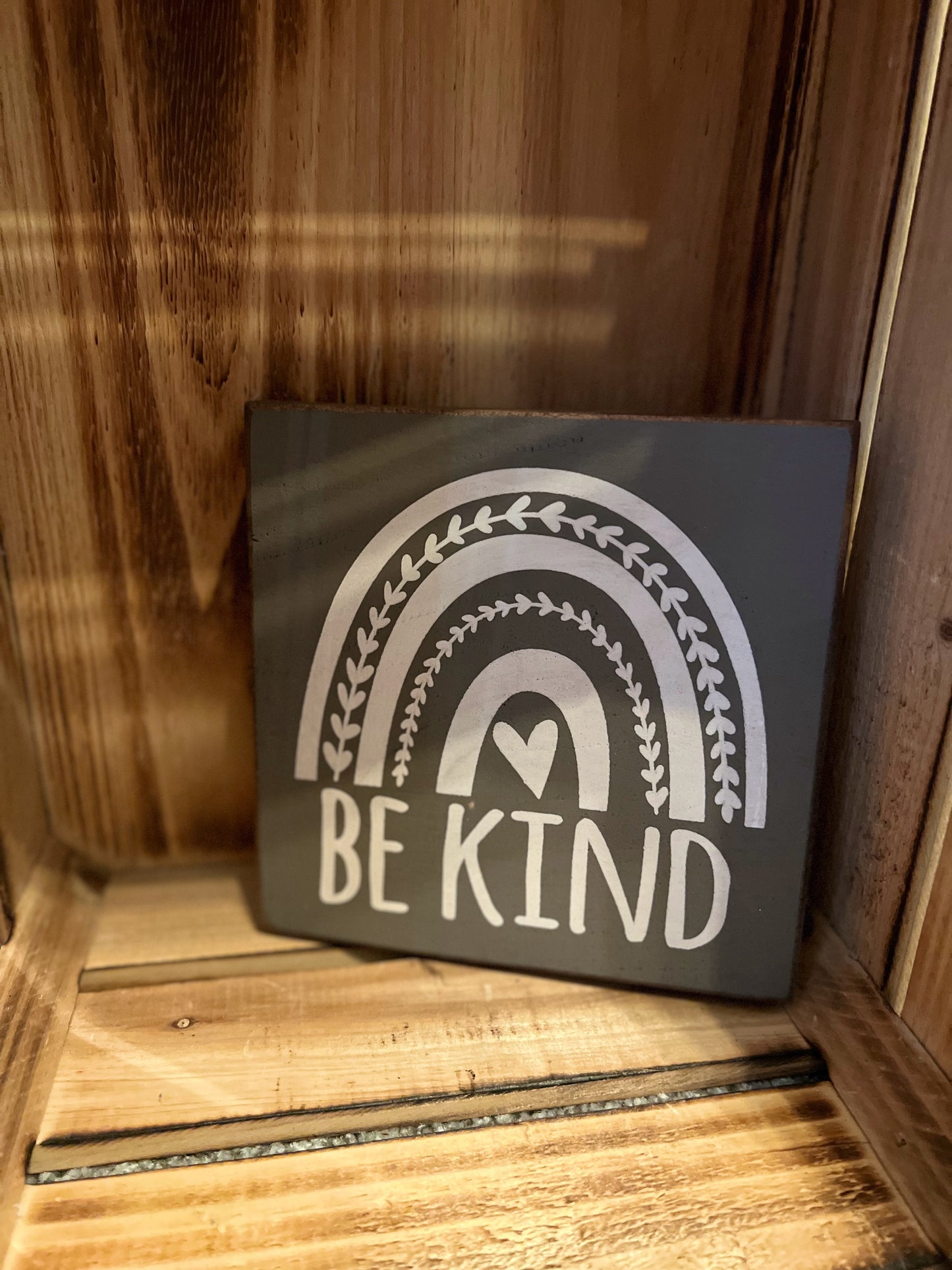 "Be Kind" 7 x7 Sign - Chic Home Decor